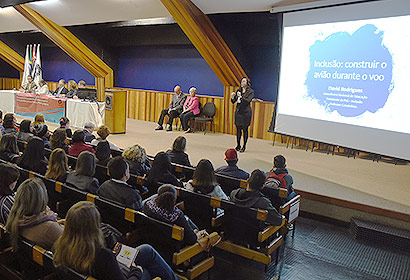 Evento no Centro de Convenções contou com tradução em libras