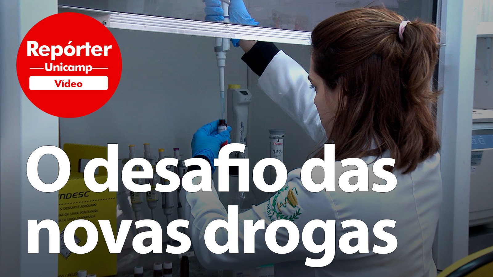 imagem de mulher em laboratório com substância em análise com a legenda - o desafio das novas drogas