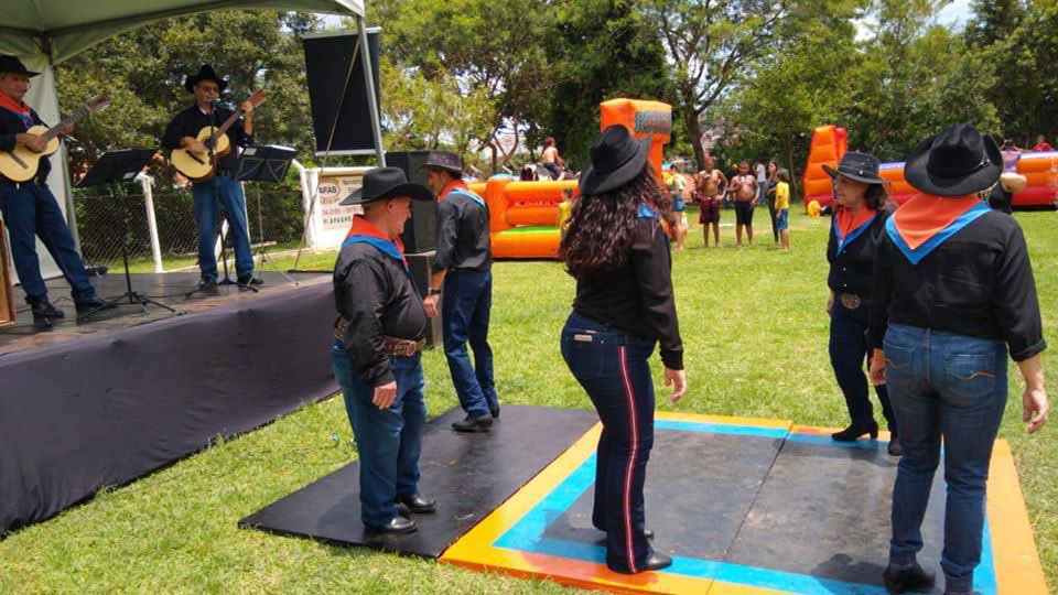 Grupo de catira pretende aumentar a participação feminina nas aulas  no CIS-Guanabara