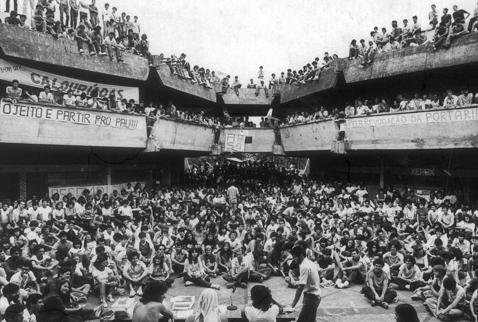 Assembleia histórica no Ciclo Básico, em 1981, contra a intervenção. Foto: Acervo Histórico Arquivo Central - Siarq