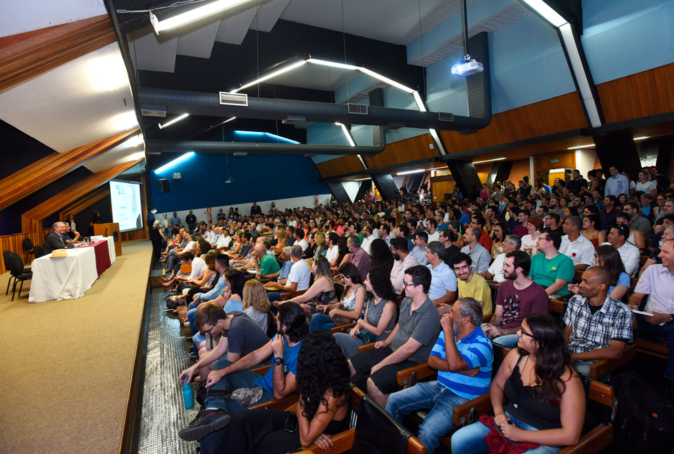 Público lotou o Auditório no Centro de Convenções para a conferência do ex-ministro