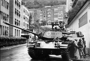 Tanque na rua onde morava João Goulart, no bairro das Laranjeiras, no Rio de Janeiro, poucos dias depois do golpe