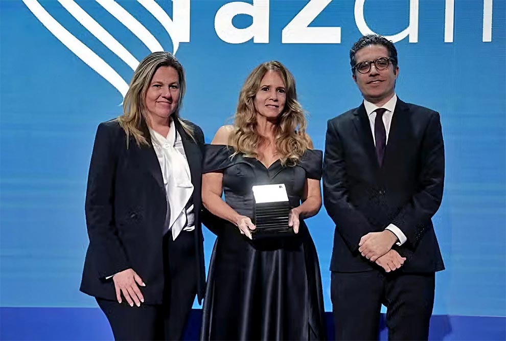 O prêmio foi entregue por Katia Repsold (à esquerda), country manager da Naturgy, e Bernardo Mello Franco, colunista do O Globo