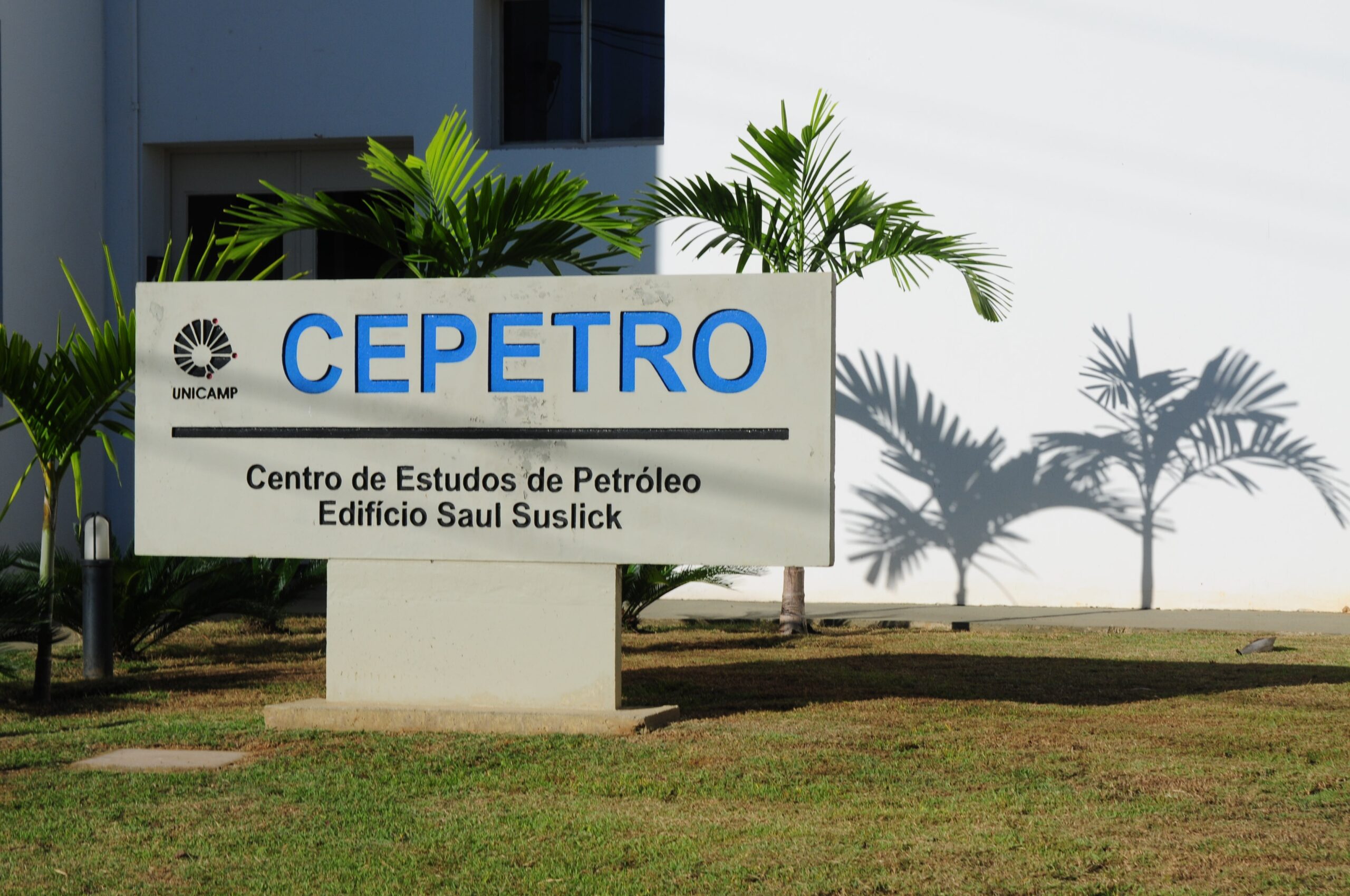 Fachada do Cepetro; softwares muito utilizados na indústria para análises