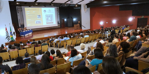 Ferramenta digital inédita para comunicação simples e inclusiva pretende melhorar a comunicação na Universidade