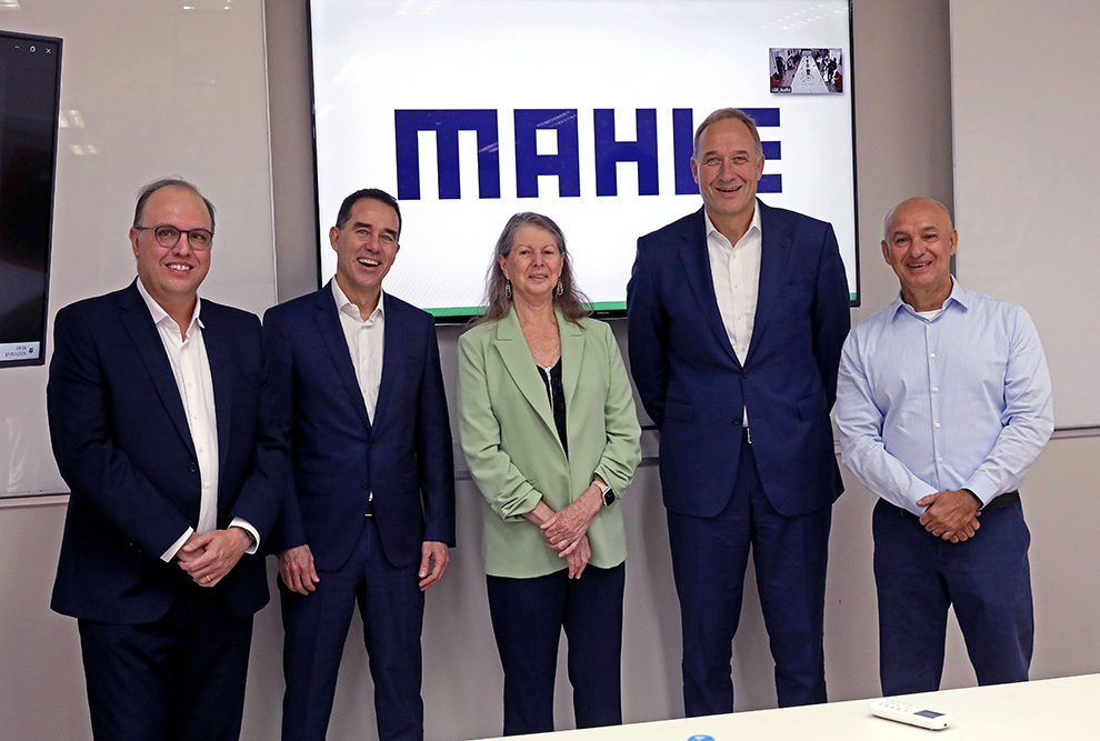 Executivos da Mahle e autoridades da Unicampl