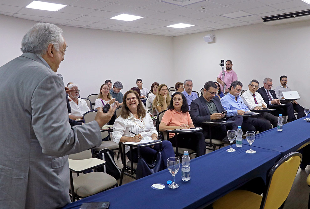 O vice-presidente da Fapesp Carmino de Souza falou aos presentes durante a programação