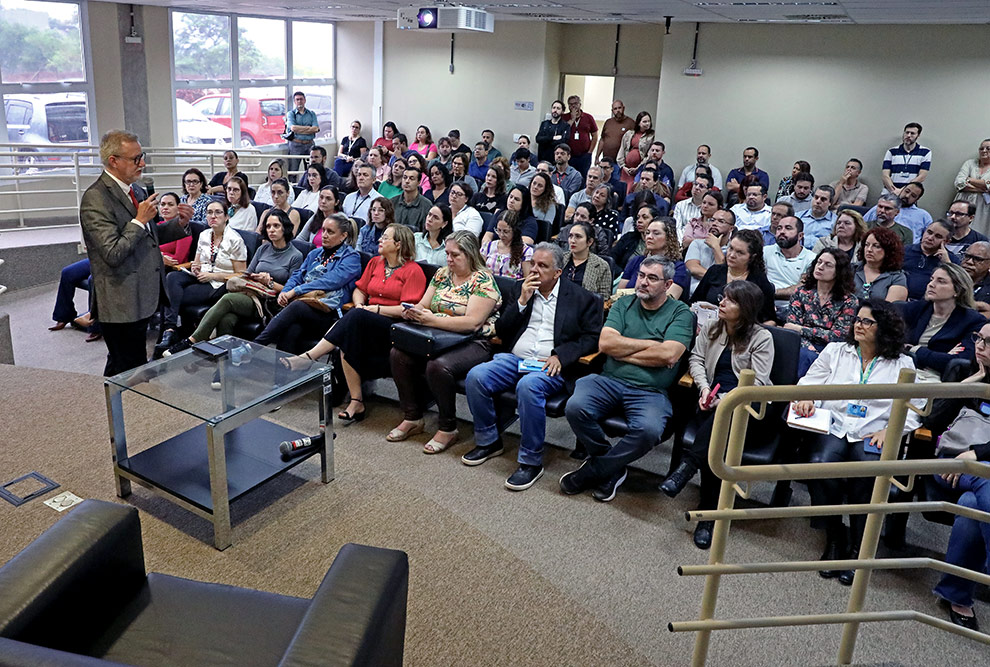 Reitor ministra aula no Programa de Desenvolvimento de Gestores, organizado pela Educorp e DGRH