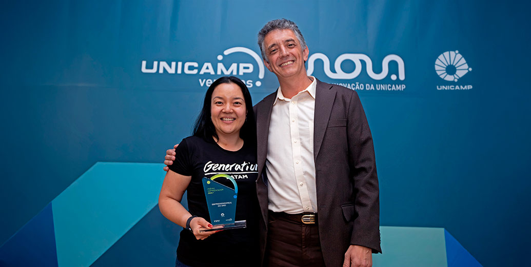 Andrea Matsui recebeu o prêmio de Empreendedora do Ano 2024 da Unicamp em cerimônia realizada no dia 14 de novembro