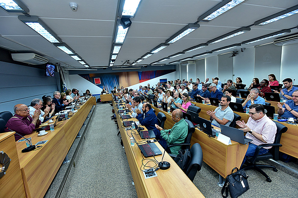 Trata-se de cargos públicos para professores doutores