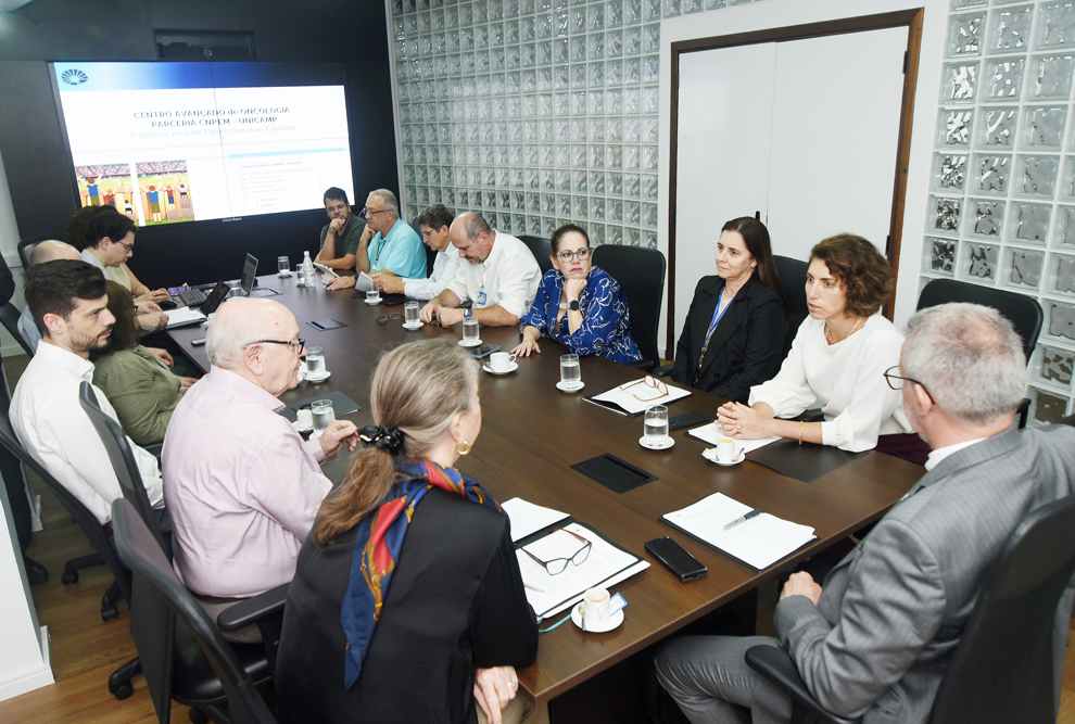 Primeira reunião presencial de trabalho junto à Secretaria de Saúde foi realizada na Unicamp; boas perspectivas de construção do centro 