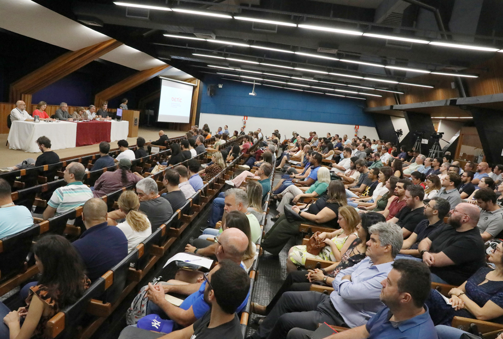 Seminário Perspectivas da Inteligência Artificial Generativa (IAG) para a Unicamp lotou o auditório no Centro de Convenções