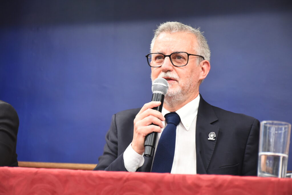 Foto colorida do reitor da Unicamp em 2024, professor Tom Zé.