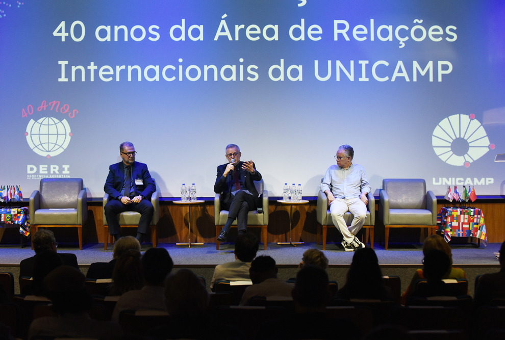 Da esquerda para a direita: Osvaldir Taranto, reitor da Unicamp, Antonio Meirelles, e do reitor Marcelo Knobel, no período 2017-2021: 340 alunos que foram para outros países