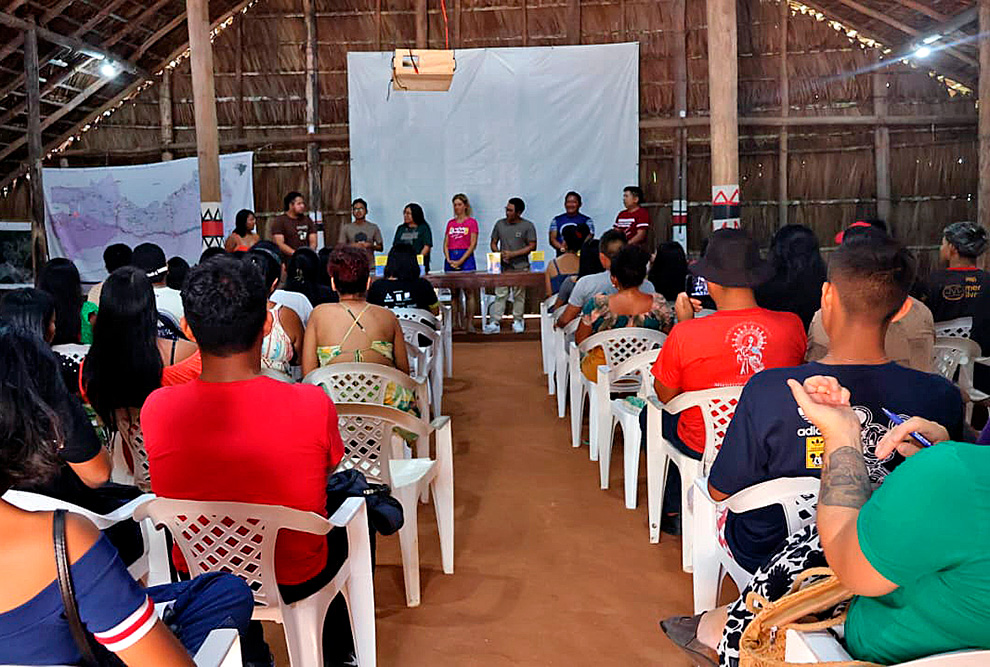 Evento reuniu cerca de 50 estudantes, além de educadores e de autores que tiveram a redação publicada no livro