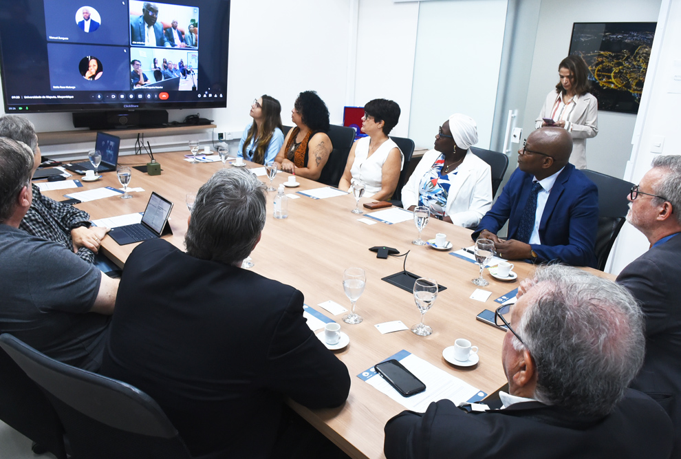 A cerimônia contou com a participação, via teleconferência, do reitor da UP-Maputo, Luís Jorge Manuel Antonio Ferrão, e do diretor de Educação à Distância (EAD) da Capes,  Antonio Carlos Rodrigues de Amorim