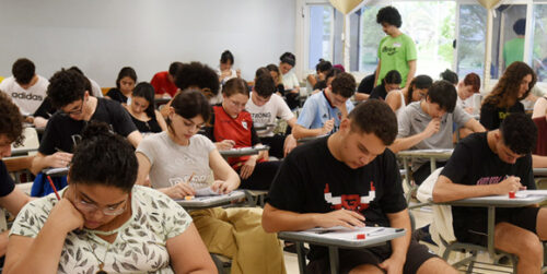 Comvest divulga listas de livros para os vestibulares 2027, 2028 e 2029