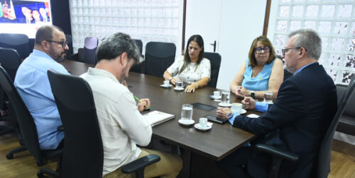 Reitor recebe deputada Clarice Ganem para discutir políticas voltadas a PCDs