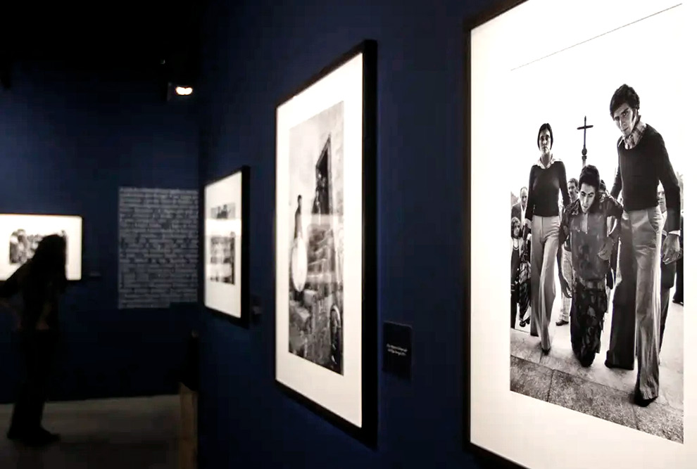 Mostra 50 anos da Revolução dos Cravos em Portugal, em maio de 2024: as primeiras fotografias de Sebastião Salgado