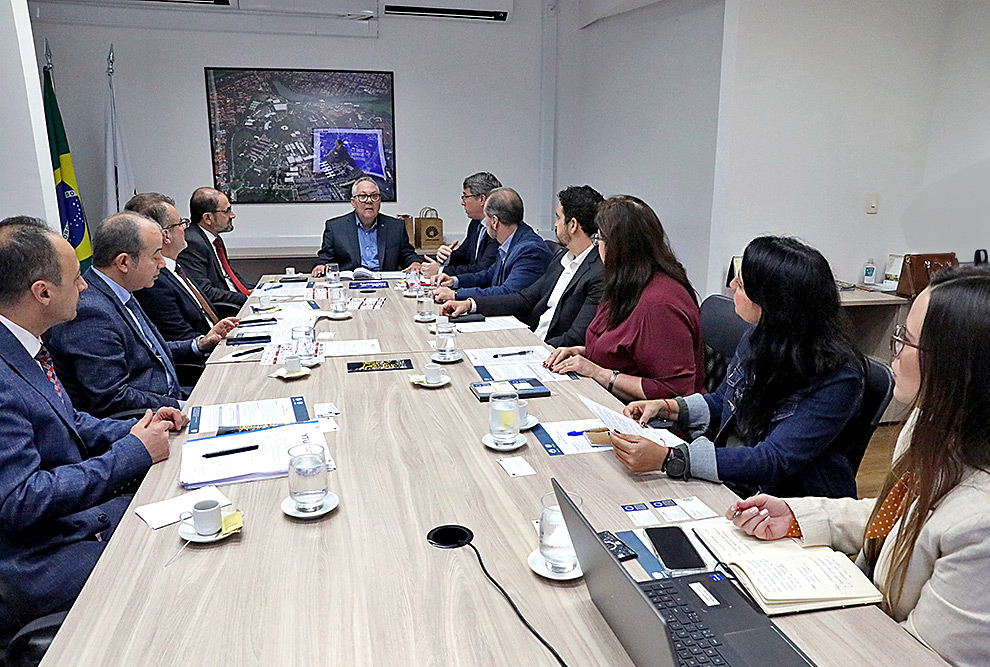 Durante a reunião, foram apresentados dados sobre ambas as instituições de ensino, com destaque para os números referentes à mobilidade estudantil