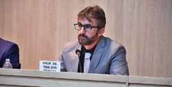 Emilson Leite toma posse como diretor do Instituto de Geociências