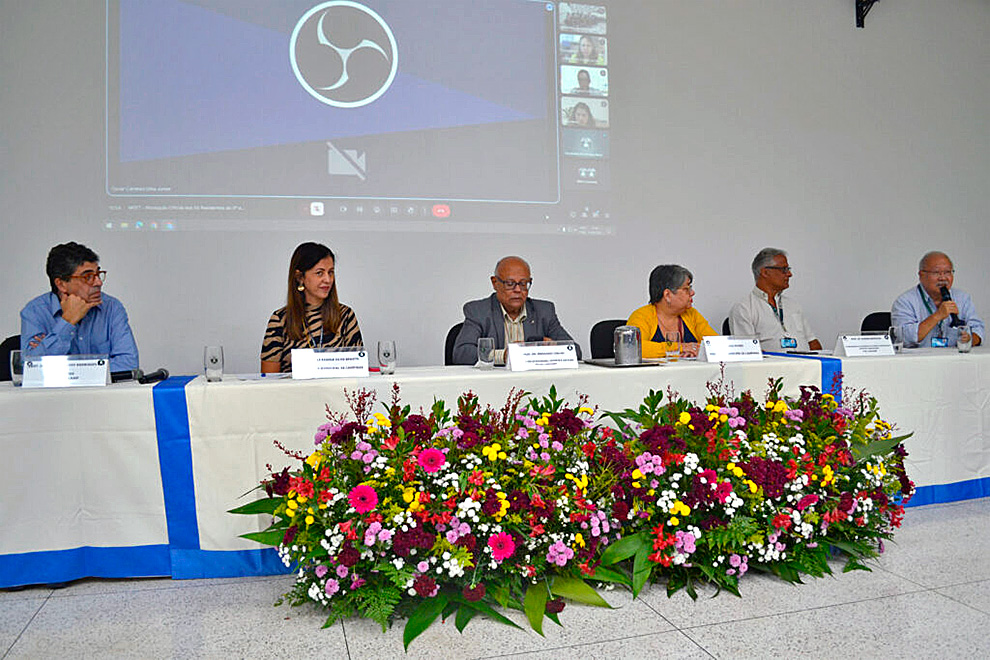 Mesa de abertura do evento de acolhimentos dos estudantes de medicina de Angola; parceria entre Unicamp e Secretaria Municipal de Saúde
