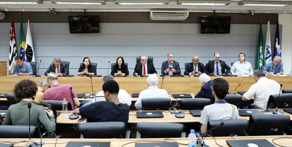 Cruesp mantém proposta de reajuste salarial