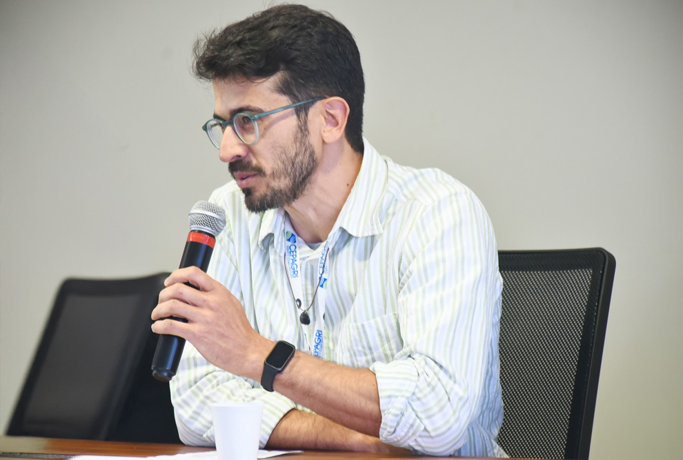 O reitor em exercício Fernando Coelho (à esquerda) e o coordenador do Cepagri, David Lapola: busca de soluções