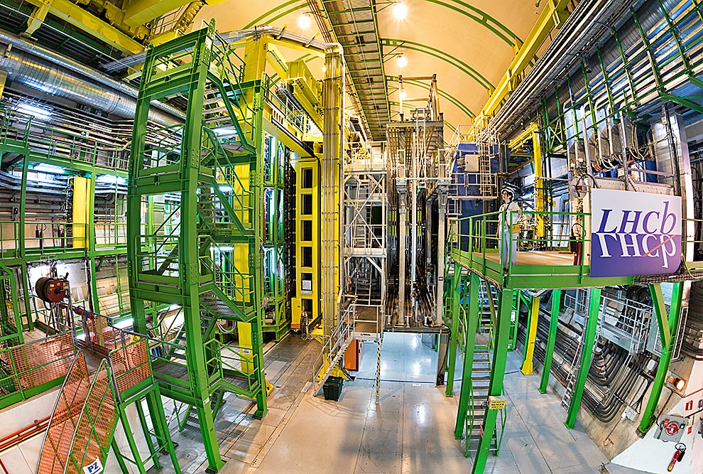 No Big Bang teriam sido geradas matéria e antimatéria em igual quantidade. Ocorre que o universo é constituído predominantemente por matéria