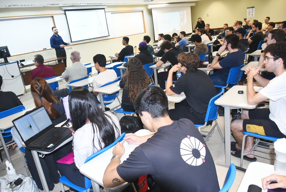 Os representantes da Ansys fizeram apresentação dos programas que serão utilizados na disciplina de graduação