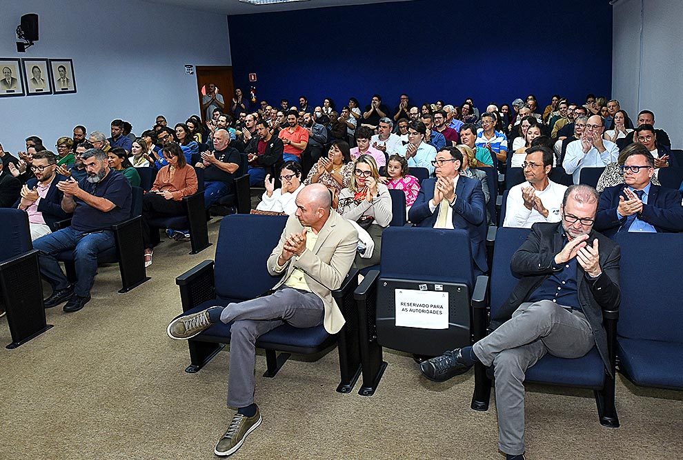 Público presente na cerimônia de posse do novo diretor do Cotil