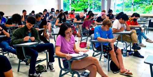 A Comvest recebeu 10.605 pedidos de isenção. Todos os candidatos que preencheram e comprovaram os requisitos foram beneficiados.