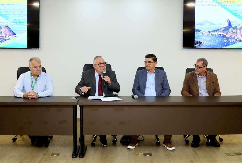Mesa de abertura do congresso em que especialistas irão discutir e apresentar trabalhos sobre medicina do exercício e do esporte e estudos ligados à área cardiovascular e da neurologia.