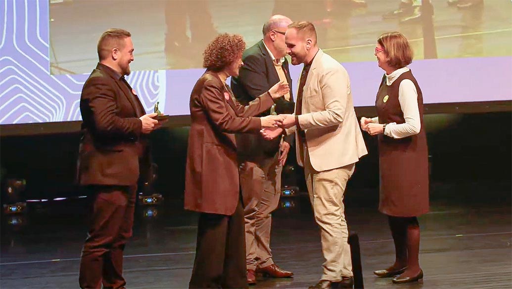 A premiação de Lucas de Almeida Pinheiro, autor do livro publicado pela Editora da Unicamp