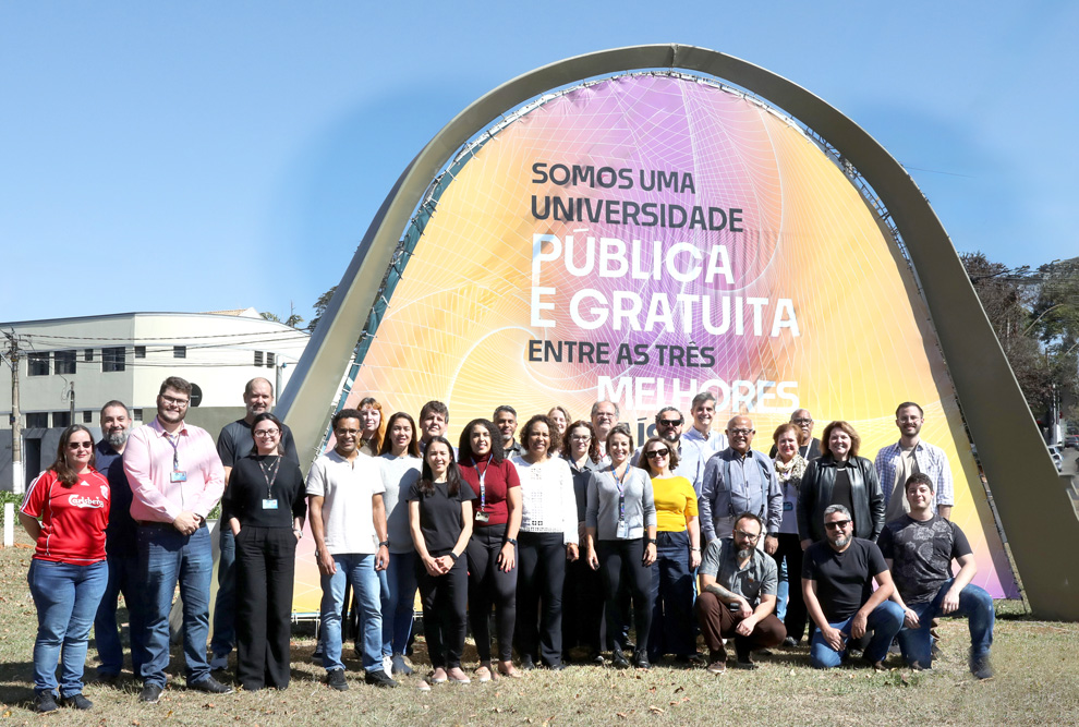 Equipe da Coordenadoria Geral da Unicamp: banners espalhados em pontos estratégicos do campus de Campinas