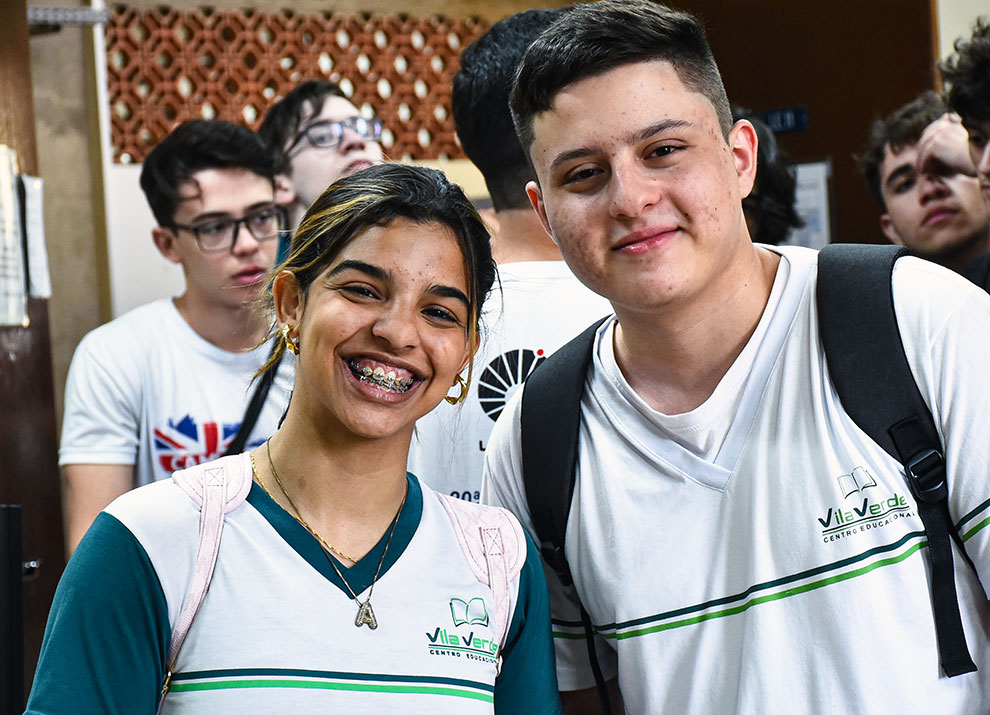 Os visitantes Theo Mathias e Maria Clara Pereira (à esquerda) e Cauã Amparo e Ana Elise Silva 