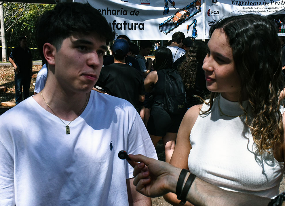 Os visitantes Theo Mathias e Maria Clara Pereira (à esquerda) e Cauã Amparo e Ana Elise Silva 