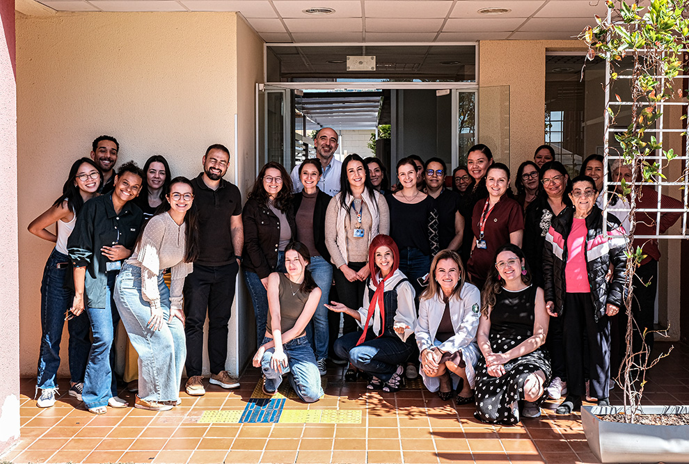Equipe do Centro de Doenças Tromboembólicas e do Hemocentro: lançamento da mascote Maria Clot