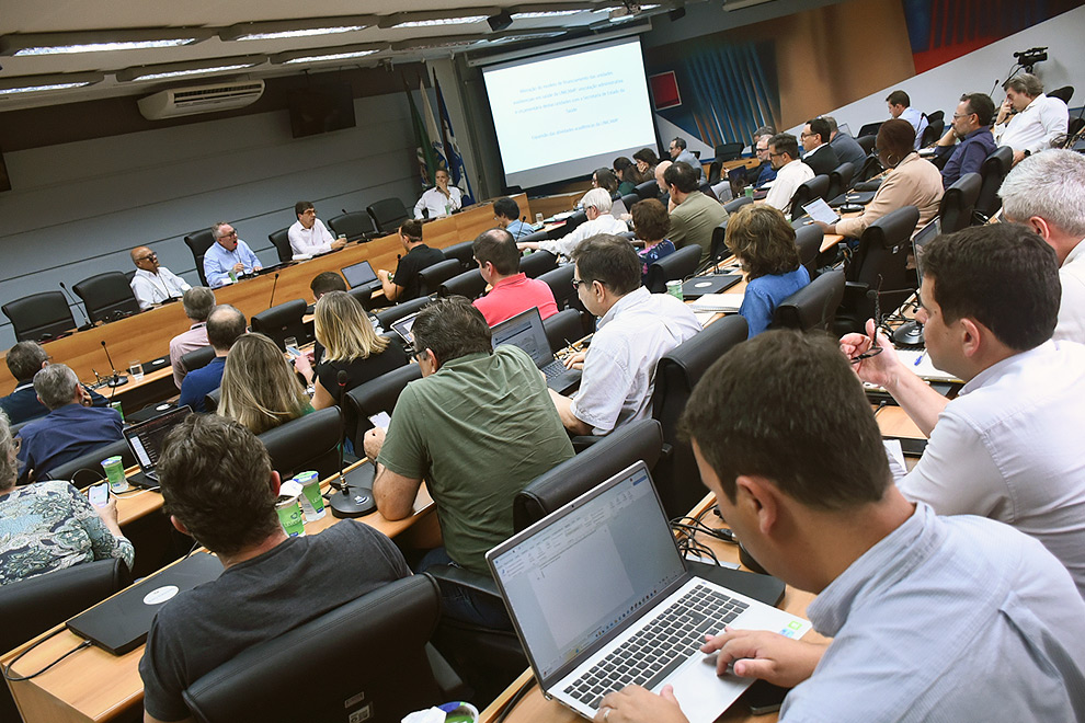Reunião realizada no dia 22 de setembro com diretores de unidades de ensino e pesquisa para apresentar o projeto e ouvir sugestões