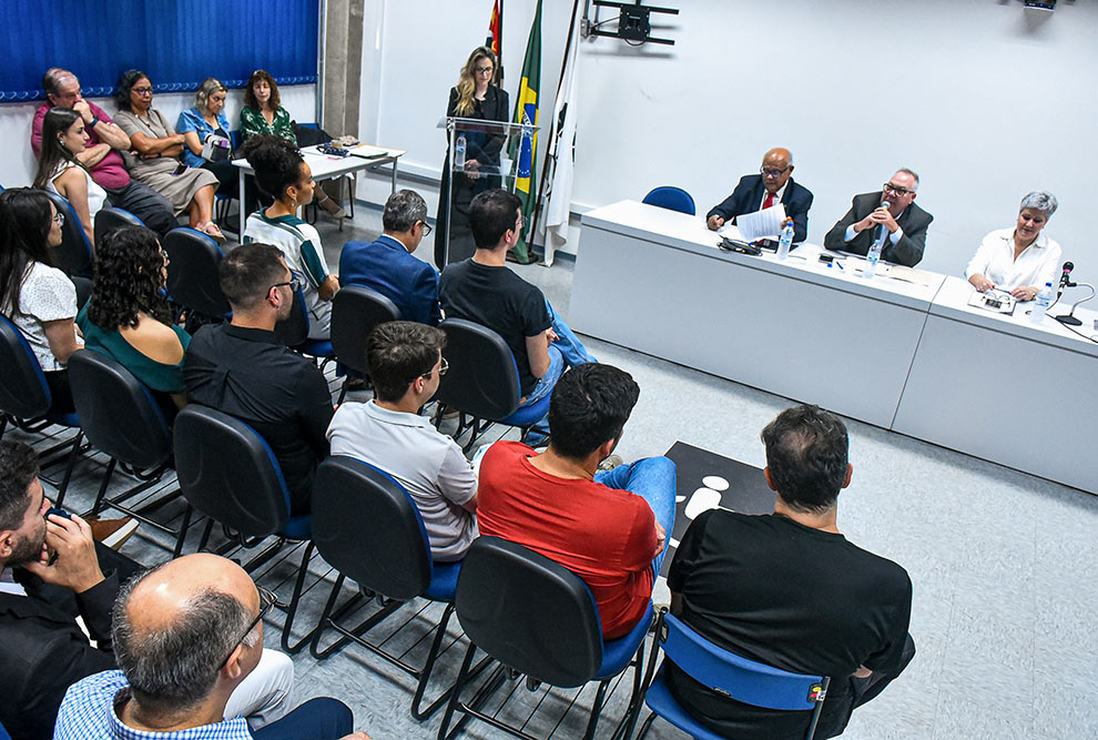 As melhores teses defendidas em 2024 compreendem as áreas de engenharias e tecnológicas; ciências humanas e artes; ciências exatas e da terra; e ciências biológicas e da saúde