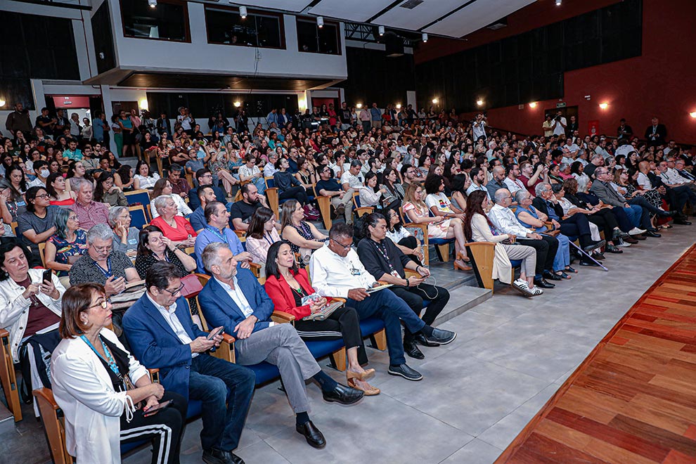 O auditório da FCM esteve lotado de docentes, estudantes, funcionários e convidados