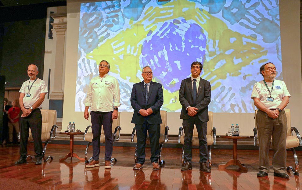 Cerimônia foi marcada por uma série de homenagens; ministro da Saúde Alexandre Padilha (segundo à esquerda) foi um dos principais nomes na idealização do DSC e na implantação do SUS