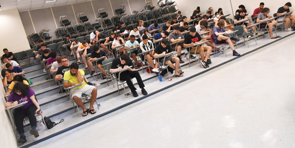 A Comvest informa que está mantida a possibilidade de inscrição antecipada, no formulário do Vestibular, para candidatos oriundos de escola pública, na modalidade Enem-Unicamp