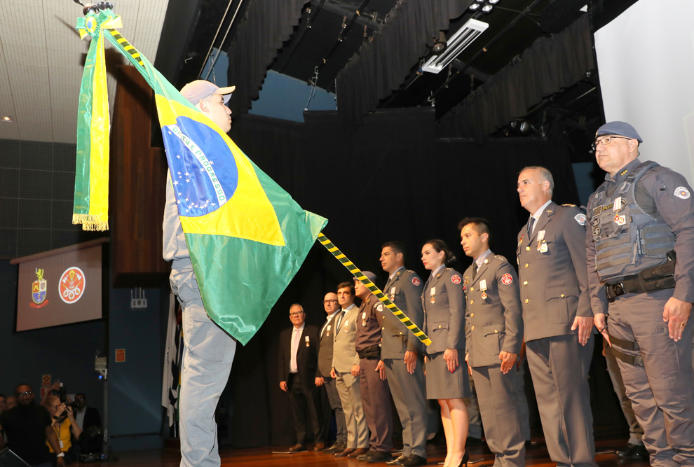 A homenagem ocorreu em evento de comemoração do 5º aniversário de criação do Comando de Bombeiros do Interior 1