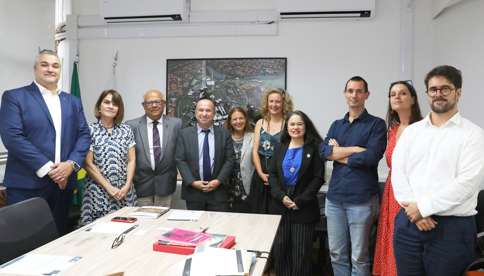 A delegação da Universidade de Sorbonne Nouvelle foi recebida pelo coordenador-geral Fernando Coelho, reitor em exercício da Unicamp, e por convidados
