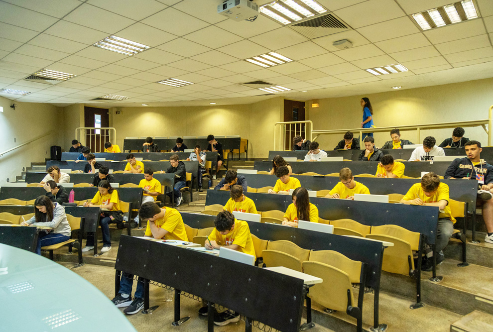 Criada inicialmente como uma competição regional, a Olimpíada se expandiu ao adotar provas online e, hoje, recebe estudantes de quase todos os estados brasileiros