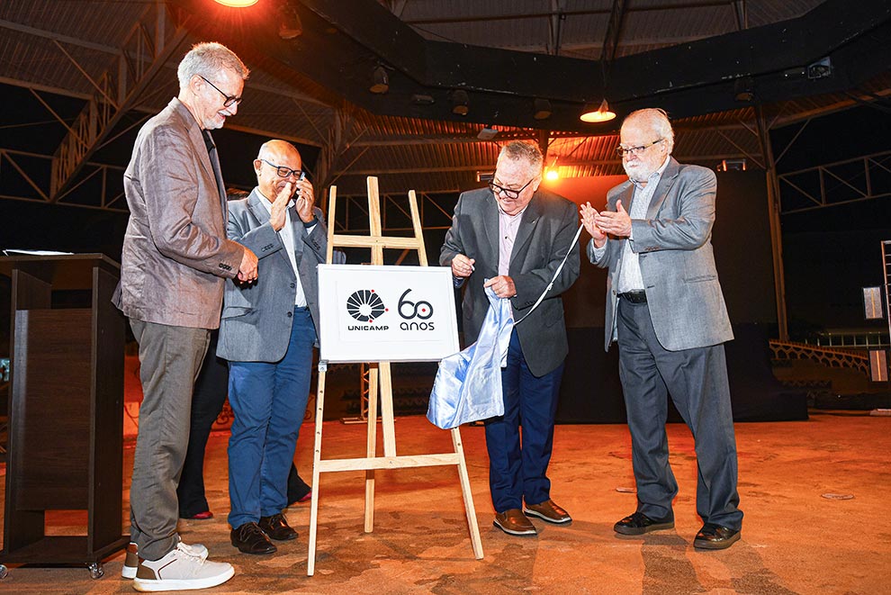 O selo comemorativo foi lançado durante as atividades no Teatro de Arena