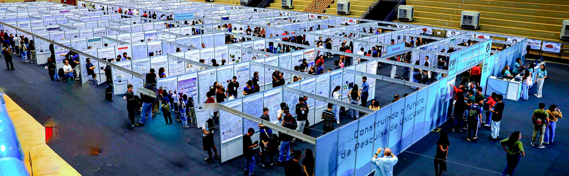 No total, 1.499 pôsteres serão apresentados nos três dias do evento, com a participação de 1.661 alunos (em 2024, foram 1.436 trabalhos e 1.593 estudantes)