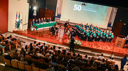 Reitor participa da celebração do jubileu de ouro da oitava turma de medicina da Unicamp