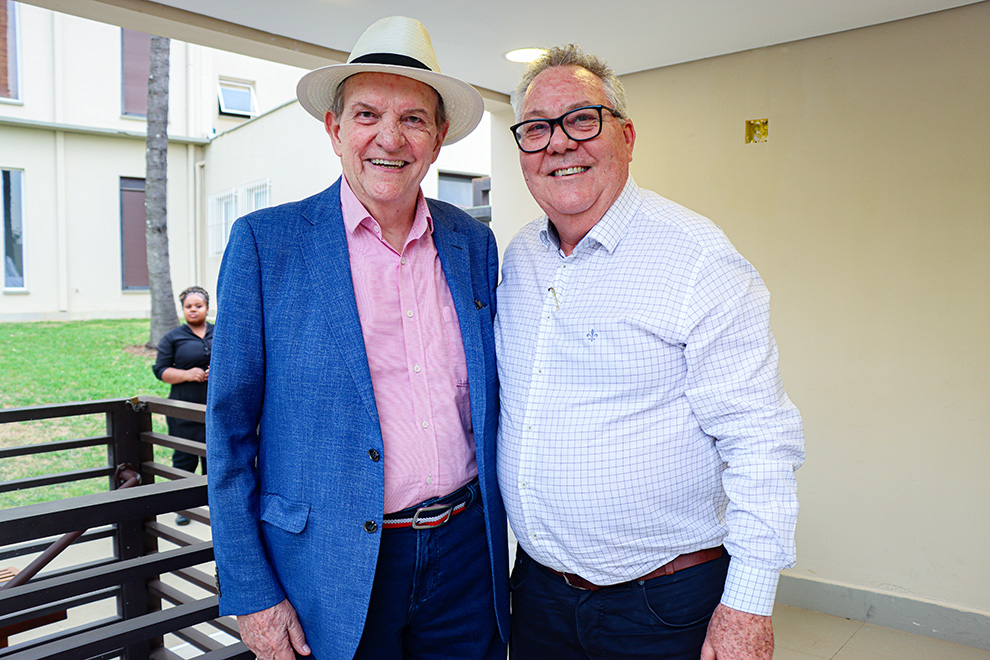 O professor Carlos Vogt (à esquerda) e o reitor Paulo Cesar Montagner: ciência que responde às demandas e problemas da sociedade